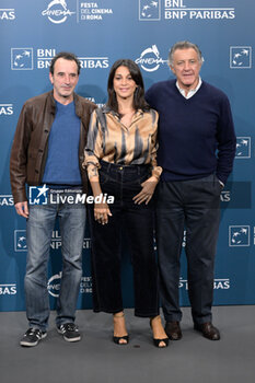 2024-10-17 - Bruno Todeschini, Donatella Finocchiaro and Luca Barbareschi director attends the Photocall of the movie “Paradiso in Vendita” during the 19th Rome Film Festival at Auditorium Parco Della Musica on October 17, 2024 in Rome, Italy. - THE 19TH ROME FILM FESTIVAL PHOTOCALL 