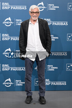 2024-10-17 - Luca Merenda attends the Photocall of the movie “Paradiso in Vendita” during the 19th Rome Film Festival at Auditorium Parco Della Musica on October 17, 2024 in Rome, Italy. - THE 19TH ROME FILM FESTIVAL PHOTOCALL 