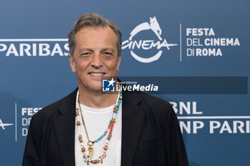 2024-10-18 - Gabriele Muccino director attends the Photocall of the movie “Fino alla Fine” during the 19th Rome Film Festival at Auditorium Parco Della Musica on October 18, 2024 in Rome, Italy. - THE 19TH ROME FILM FEST PHOTOCALL 