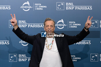 2024-10-18 - Gabriele Muccino director attends the Photocall of the movie “Fino alla Fine” during the 19th Rome Film Festival at Auditorium Parco Della Musica on October 18, 2024 in Rome, Italy. - THE 19TH ROME FILM FEST PHOTOCALL 