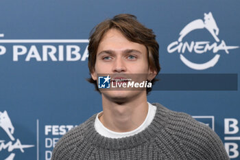 2024-10-18 - Saul Nanni attends the Photocall of the movie “Fino alla Fine” during the 19th Rome Film Festival at Auditorium Parco Della Musica on October 18, 2024 in Rome, Italy. - THE 19TH ROME FILM FEST PHOTOCALL 