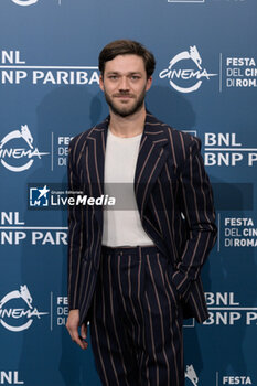 2024-10-18 - Lorenzo Richelmy attends the Photocall of the movie “Fino alla Fine” during the 19th Rome Film Festival at Auditorium Parco Della Musica on October 18, 2024 in Rome, Italy. - THE 19TH ROME FILM FEST PHOTOCALL 