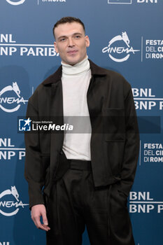 2024-10-18 - Enrico Inserra attends the Photocall of the movie “Fino alla Fine” during the 19th Rome Film Festival at Auditorium Parco Della Musica on October 18, 2024 in Rome, Italy. - THE 19TH ROME FILM FEST PHOTOCALL 