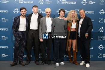 2024-10-18 - Gabriele Muccino director with cast attends the Photocall of the movie “Fino alla Fine” during the 19th Rome Film Festival at Auditorium Parco Della Musica on October 18, 2024 in Rome, Italy. - THE 19TH ROME FILM FEST PHOTOCALL 