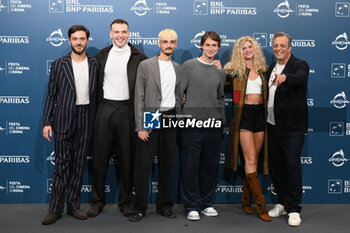 2024-10-18 - Gabriele Muccino director with cast attends the Photocall of the movie “Fino alla Fine” during the 19th Rome Film Festival at Auditorium Parco Della Musica on October 18, 2024 in Rome, Italy. - THE 19TH ROME FILM FEST PHOTOCALL 