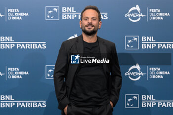 2024-10-18 - Pippo Mezzapesa director attends the Photocall of the movie “Avetrana - Qui non e’ Hollywood” during the 19th Rome Film Festival at Auditorium Parco Della Musica on October 18, 2024 in Rome, Italy. - THE 19TH ROME FILM FEST PHOTOCALL 