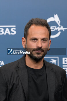 2024-10-18 - Pippo Mezzapesa director attends the Photocall of the movie “Avetrana - Qui non e’ Hollywood” during the 19th Rome Film Festival at Auditorium Parco Della Musica on October 18, 2024 in Rome, Italy. - THE 19TH ROME FILM FEST PHOTOCALL 