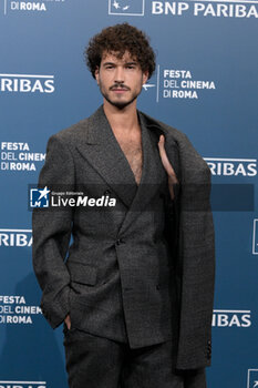 2024-10-18 - Giancarlo Commare attends the Photocall of the movie “Avetrana - Qui non e’ Hollywood” during the 19th Rome Film Festival at Auditorium Parco Della Musica on October 18, 2024 in Rome, Italy. - THE 19TH ROME FILM FEST PHOTOCALL 