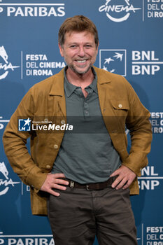 2024-10-18 - Claudio Gioe’ attends the Photocall of the movie “Mike” during the 19th Rome Film Festival at Auditorium Parco Della Musica on October 18, 2024 in Rome, Italy. - THE 19TH ROME FILM FEST PHOTOCALL 