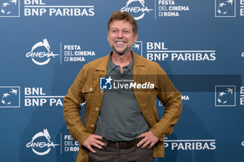 2024-10-18 - Claudio Gioe’ attends the Photocall of the movie “Mike” during the 19th Rome Film Festival at Auditorium Parco Della Musica on October 18, 2024 in Rome, Italy. - THE 19TH ROME FILM FEST PHOTOCALL 