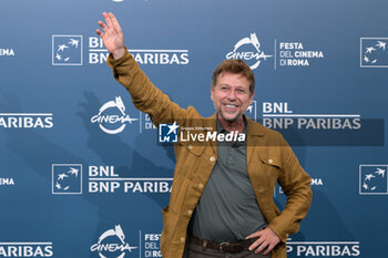 2024-10-18 - Claudio Gioe’ attends the Photocall of the movie “Mike” during the 19th Rome Film Festival at Auditorium Parco Della Musica on October 18, 2024 in Rome, Italy. - THE 19TH ROME FILM FEST PHOTOCALL 