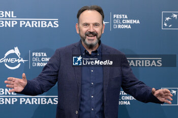 2024-10-18 - Paolo Pierobon attends the Photocall of the movie “Mike” during the 19th Rome Film Festival at Auditorium Parco Della Musica on October 18, 2024 in Rome, Italy. - THE 19TH ROME FILM FEST PHOTOCALL 