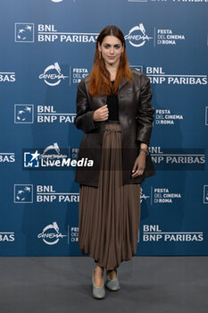 2024-10-21 - Miriam Leone attends the Photocall of the movie “Miss Fallaci” during the 19th Rome Film Festival at Auditorium Parco Della Musica on October 21, 2024 in Rome, Italy. - THE 19TH ROME FILM FEST PHOTOCALL 