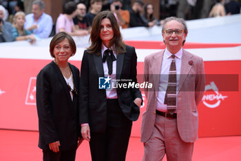 2024-10-21 - Paola Malanga Chiara Mastroianni Gian Luca Farinelli attends the Red Carpet Chiara Mastroianni during the 19th Rome Film Fest at Auditorium Parco Della Musica on October 21, 2024 in Rome, Italy. - THE 19TH ROME FILM FEST MASTERCLASS DI CHIARA MASTROIANNI - NEWS - VIP