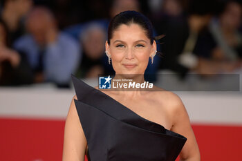 2024-10-21 - Laetitia Casta attends the Red Carpet of the movie “Polvo Seran” during the 19th Rome Film Fest at Auditorium Parco Della Musica on October 21, 2024 in Rome, Italy. - THE 19TH ROME FILM FEST RED CARPET 