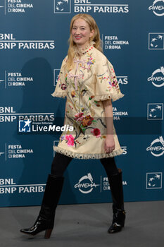 2024-10-25 - Alba Rohrwacher attends the Photocall of the movie “L’Amica Geniale” during the 19th Rome Film Fest at Auditorium Parco Della Musica on October 25, 2024 in Rome, Italy. - THE 19TH ROME FILM FEST PHOTOCALL “L'AMICA GENIALE. STORIA DELLA BAMBINA PERDUTA