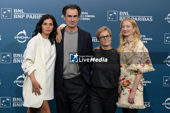 2024-10-25 - Irene Maiorino, Fabrizio Gifuni, Laura Bispuri and Alba Rohrwacher attends the Photocall of the movie “L’Amica Geniale” during the 19th Rome Film Fest at Auditorium Parco Della Musica on October 25, 2024 in Rome, Italy. - THE 19TH ROME FILM FEST PHOTOCALL “L'AMICA GENIALE. STORIA DELLA BAMBINA PERDUTA