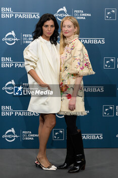 2024-10-25 - Irene Maiorino, Alba Rohrwacher attends the Photocall of the movie “L’Amica Geniale” during the 19th Rome Film Fest at Auditorium Parco Della Musica on October 25, 2024 in Rome, Italy. - THE 19TH ROME FILM FEST PHOTOCALL “L'AMICA GENIALE. STORIA DELLA BAMBINA PERDUTA