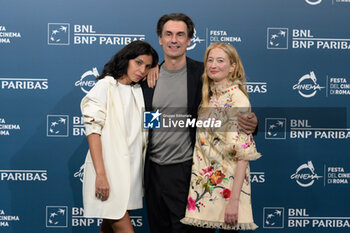 2024-10-25 - Irene Maiorino, Fabrizio Gifuni, Alba Rohrwacher,  attends the Photocall of the movie “L’Amica Geniale” during the 19th Rome Film Fest at Auditorium Parco Della Musica on October 25, 2024 in Rome, Italy. - THE 19TH ROME FILM FEST PHOTOCALL “L'AMICA GENIALE. STORIA DELLA BAMBINA PERDUTA