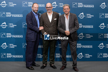 2024-10-26 - Ralph Fiennes, Edward Berger, Sergio Castellitto attends the Photocall of the movie “Conclave” during the 19th Rome Film Fest at Auditorium Parco della Musica on October 26, 2024 in Rome, Italy. - THE 19TH ROME FILM FEST PHOTOCALL “CONCLAVE