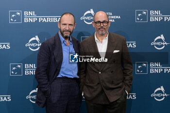 2024-10-26 - Ralph Fiennes, Edward Berger director attends the Photocall of the movie “Conclave” during the 19th Rome Film Fest at Auditorium Parco della Musica on October 26, 2024 in Rome, Italy. - THE 19TH ROME FILM FEST PHOTOCALL “CONCLAVE