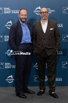 2024-10-26 - Ralph Fiennes, Edward Berger director attends the Photocall of the movie “Conclave” during the 19th Rome Film Fest at Auditorium Parco della Musica on October 26, 2024 in Rome, Italy. - THE 19TH ROME FILM FEST PHOTOCALL “CONCLAVE