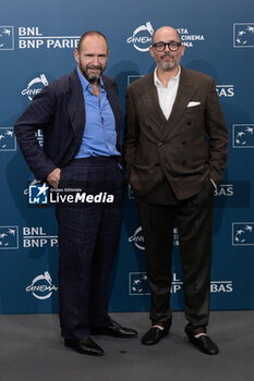 2024-10-26 - Ralph Fiennes, Edward Berger director attends the Photocall of the movie “Conclave” during the 19th Rome Film Fest at Auditorium Parco della Musica on October 26, 2024 in Rome, Italy. - THE 19TH ROME FILM FEST PHOTOCALL “CONCLAVE