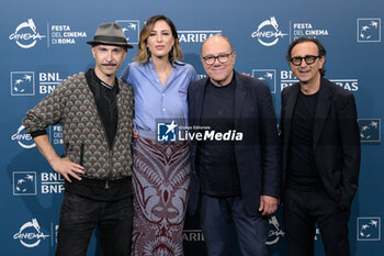 2024-10-26 - Maccio Capatonda, Ema Stokholma, Carlo Verdone, Giovanni Esposito attends the Photocall of the movie “Life of Carlo Season 3” during the 19th Rome Film Fest at Auditorium Parco della Musica on October 26, 2024 in Rome, Italy. - THE 19TH ROME FILM FEST PHOTOCALL “LIFE OF CARLO SEASON 3