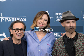 2024-10-26 - Giovanni Esposito, Ema Stokholma, Maccio Capatonda attends the Photocall of the movie “Life of Carlo Season 3” during the 19th Rome Film Fest at Auditorium Parco della Musica on October 26, 2024 in Rome, Italy. - THE 19TH ROME FILM FEST PHOTOCALL “LIFE OF CARLO SEASON 3