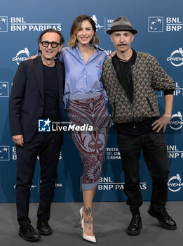 2024-10-26 - Giovanni Esposito, Ema Stokholma, Maccio Capatonda attends the Photocall of the movie “Life of Carlo Season 3” during the 19th Rome Film Fest at Auditorium Parco della Musica on October 26, 2024 in Rome, Italy. - THE 19TH ROME FILM FEST PHOTOCALL “LIFE OF CARLO SEASON 3