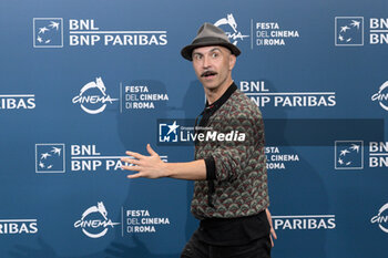 2024-10-26 - Maccio Capatonda attends the Photocall of the movie “Life of Carlo Season 3” during the 19th Rome Film Fest at Auditorium Parco della Musica on October 26, 2024 in Rome, Italy. - THE 19TH ROME FILM FEST PHOTOCALL “LIFE OF CARLO SEASON 3