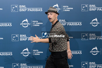 2024-10-26 - Maccio Capatonda attends the Photocall of the movie “Life of Carlo Season 3” during the 19th Rome Film Fest at Auditorium Parco della Musica on October 26, 2024 in Rome, Italy. - THE 19TH ROME FILM FEST PHOTOCALL “LIFE OF CARLO SEASON 3