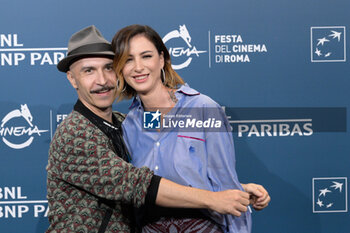 2024-10-26 - Maccio Capatonda, Ema Stokholma attends the Photocall of the movie “Life of Carlo Season 3” during the 19th Rome Film Fest at Auditorium Parco della Musica on October 26, 2024 in Rome, Italy. - THE 19TH ROME FILM FEST PHOTOCALL “LIFE OF CARLO SEASON 3