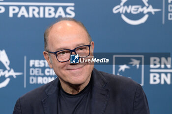 2024-10-26 - Carlo Verdone attends the Photocall of the movie “Life of Carlo Season 3” during the 19th Rome Film Fest at Auditorium Parco della Musica on October 26, 2024 in Rome, Italy. - THE 19TH ROME FILM FEST PHOTOCALL “LIFE OF CARLO SEASON 3