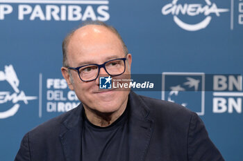 2024-10-26 - Carlo Verdone attends the Photocall of the movie “Life of Carlo Season 3” during the 19th Rome Film Fest at Auditorium Parco della Musica on October 26, 2024 in Rome, Italy. - THE 19TH ROME FILM FEST PHOTOCALL “LIFE OF CARLO SEASON 3