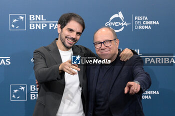 2024-10-26 - Valerio Vestoso, Carlo Verdone attends the Photocall of the movie “Life of Carlo Season 3” during the 19th Rome Film Fest at Auditorium Parco della Musica on October 26, 2024 in Rome, Italy. - THE 19TH ROME FILM FEST PHOTOCALL “LIFE OF CARLO SEASON 3