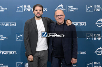 2024-10-26 - Valerio Vestoso, Carlo Verdone attends the Photocall of the movie “Life of Carlo Season 3” during the 19th Rome Film Fest at Auditorium Parco della Musica on October 26, 2024 in Rome, Italy. - THE 19TH ROME FILM FEST PHOTOCALL “LIFE OF CARLO SEASON 3