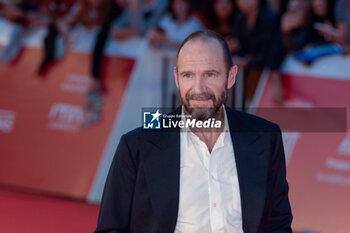 2024-10-26 - Ralph Fiennes attends the Red Carpet of the movie “Conclave” during the 19th Rome Film Fest at Auditorium Parco della Musica on October 26, 2024 in Rome, Italy. - THE 19TH ROME FILM FEST RED CARPET 