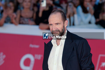 2024-10-26 - Ralph Fiennes attends the Red Carpet of the movie “Conclave” during the 19th Rome Film Fest at Auditorium Parco della Musica on October 26, 2024 in Rome, Italy. - THE 19TH ROME FILM FEST RED CARPET 