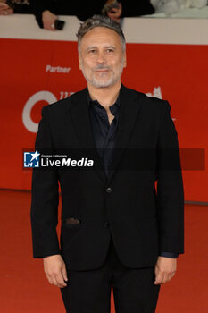 2024-10-26 - Paolo Costella attends the Red Carpet of the movie “Storia di una Notte” during the 19th Rome Film Fest at Auditorium Parco della Musica on October 26, 2024 in Rome, Italy. - THE 19TH ROME FILM FEST RED CARPET 