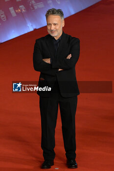 2024-10-26 - Paolo Costella attends the Red Carpet of the movie “Storia di una Notte” during the 19th Rome Film Fest at Auditorium Parco della Musica on October 26, 2024 in Rome, Italy. - THE 19TH ROME FILM FEST RED CARPET 