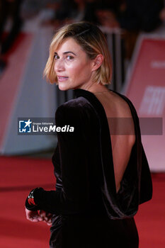 2024-10-26 - Anna Foglietta attends the Red Carpet of the movie “Storia di una Notte” during the 19th Rome Film Fest at Auditorium Parco della Musica on October 26, 2024 in Rome, Italy. - THE 19TH ROME FILM FEST RED CARPET 