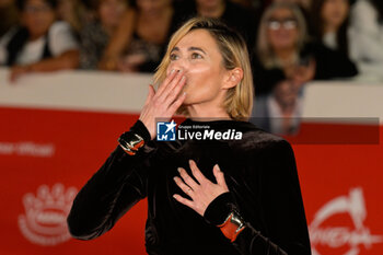 2024-10-26 - Anna Foglietta attends the Red Carpet of the movie “Storia di una Notte” during the 19th Rome Film Fest at Auditorium Parco della Musica on October 26, 2024 in Rome, Italy. - THE 19TH ROME FILM FEST RED CARPET 