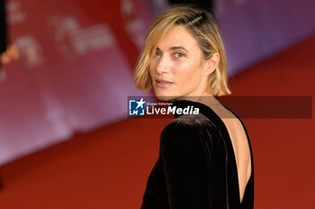 2024-10-26 - Anna Foglietta attends the Red Carpet of the movie “Storia di una Notte” during the 19th Rome Film Fest at Auditorium Parco della Musica on October 26, 2024 in Rome, Italy. - THE 19TH ROME FILM FEST RED CARPET 