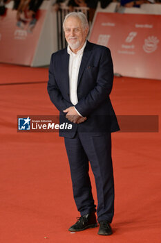 2024-10-26 - Luigi Diberti attends the Red Carpet of the movie “Storia di una Notte” during the 19th Rome Film Fest at Auditorium Parco della Musica on October 26, 2024 in Rome, Italy. - THE 19TH ROME FILM FEST RED CARPET 