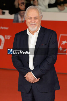 2024-10-26 - Luigi Diberti attends the Red Carpet of the movie “Storia di una Notte” during the 19th Rome Film Fest at Auditorium Parco della Musica on October 26, 2024 in Rome, Italy. - THE 19TH ROME FILM FEST RED CARPET 