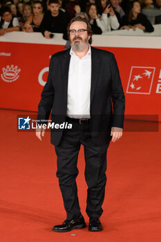 2024-10-26 - Giuseppe Battiston attends the Red Carpet of the movie “Storia di una Notte” during the 19th Rome Film Fest at Auditorium Parco della Musica on October 26, 2024 in Rome, Italy. - THE 19TH ROME FILM FEST RED CARPET 