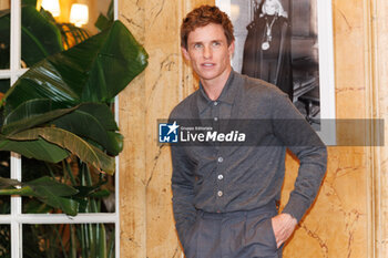 2024-11-07 - EDDIE REDMAYNE during the Photocall of the movie THE DAY OF THE JACKAL on November 7th, 2024 at The St. Regis Rome Hotel, Rome, Italy - THE DAY OF THE JACKAL - NEWS - VIP