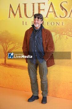 2024-11-15 - Dario Oppido, voice of Kiros, during the Photocall of the movie MUFASA - Il Re Leone on November 15, 2024 at Cinema The Space, Rome, Italy - MUFASA - IL RE LEONE - NEWS - VIP