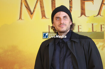 2024-11-15 - Luca Marinelli, voice of Mufasa, during the Photocall of the movie MUFASA - Il Re Leone on November 15, 2024 at Cinema The Space, Rome, Italy - MUFASA - IL RE LEONE - NEWS - VIP